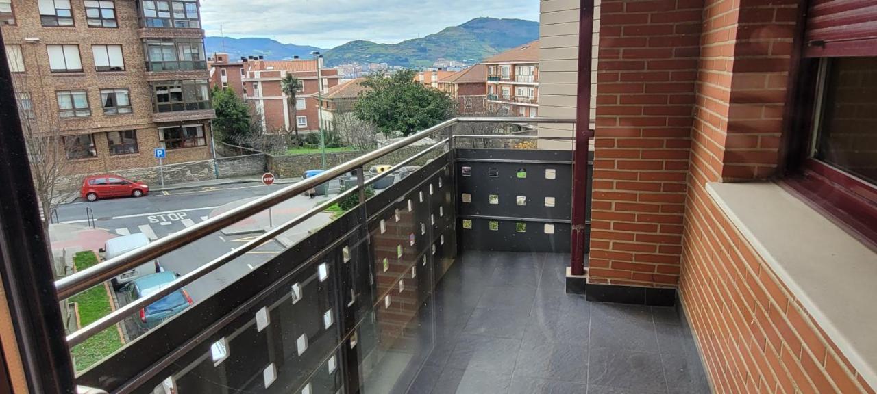 Cozy Yellow Home In Getxo Exterior photo